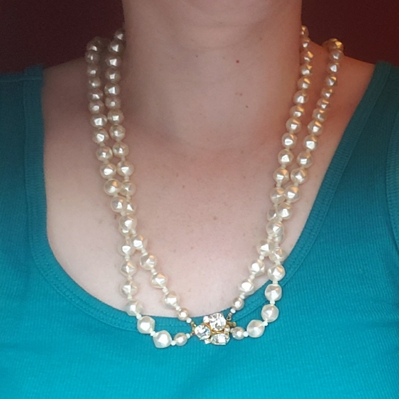 Gorgeous Faux Cultured Pearl Double Strand Necklace - Picture 10 of 11
